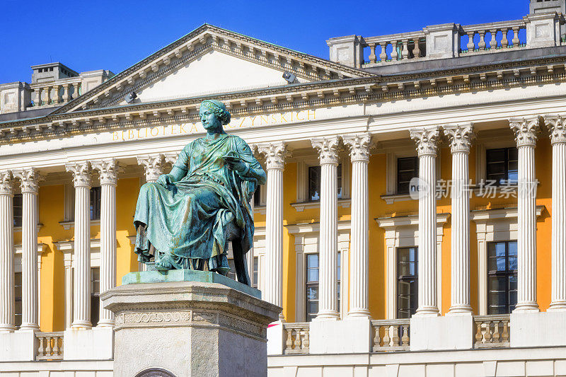 Holidays in Poland - Statue of Hygieia in Poznan